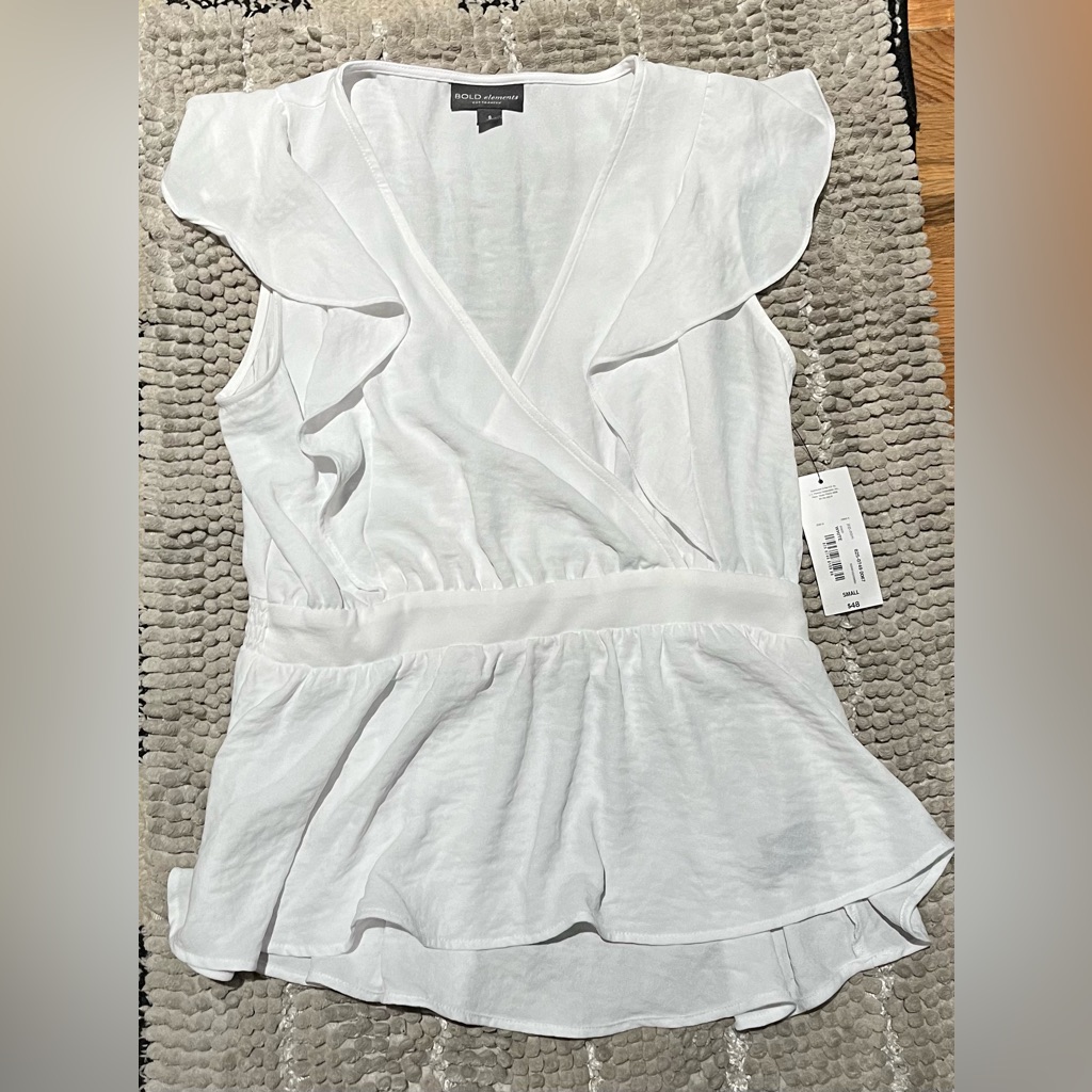 Nwt. Bold Elements Top.